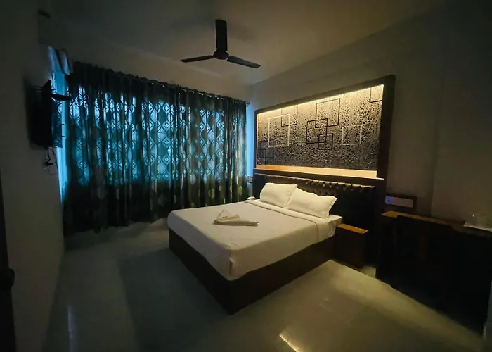 Family Hotel: B Six Hotel