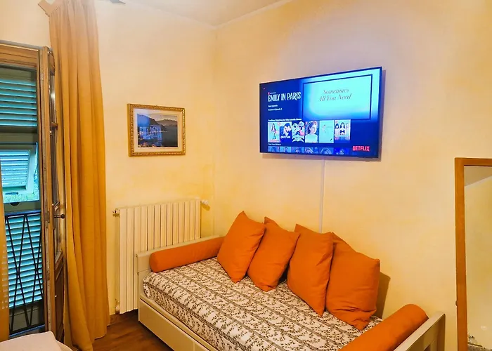 Camelia, Our Room With Lake View, Private Bathroom And Dedicated Parking At The Villa Isabella Stresa