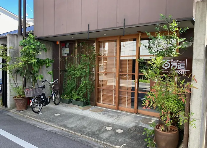 Guesthouse Hyakumanben Cross