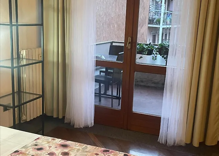 Residence Aramis - with free parking Junior Suite Navigli Bocconi -- con parcheggio incluso -- metro verde Porta Genova
