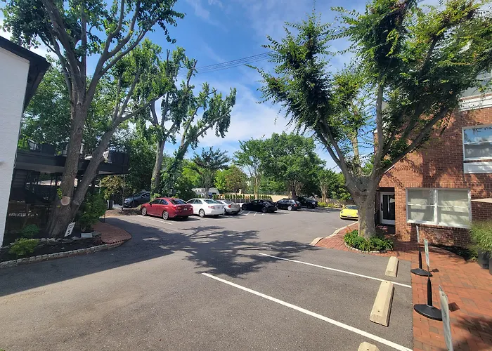 Hotel with view: Gibson'S Inn At Gate One