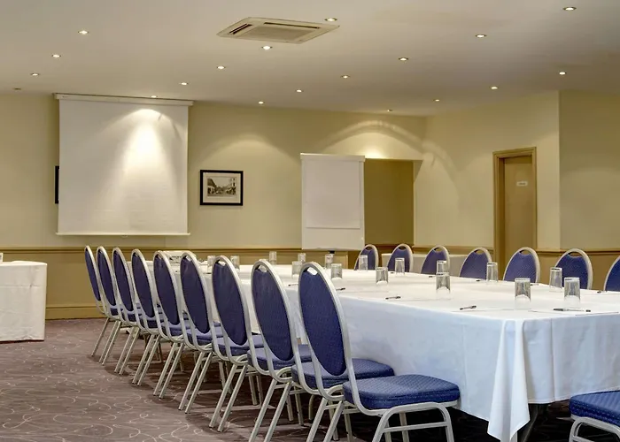 Cresta Court Hotel