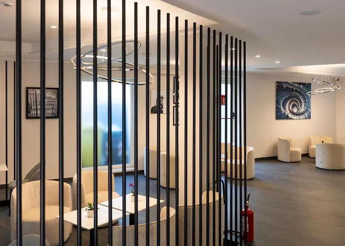 J Maluni City Hotel