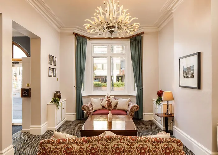 Pet Friendly hotel: Sunday London Staines-Upon-Thames Heathrow T5