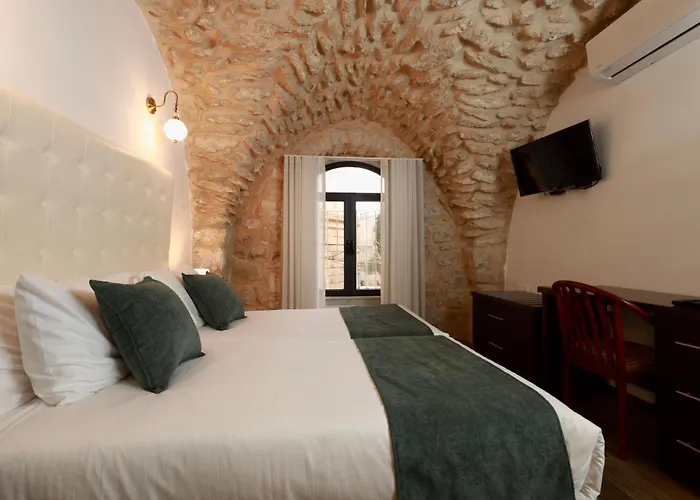 Petrakis Inn