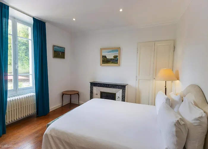 Hôtel de luxe: Suite Royale- SPA - Jacuzzi - Sauna - Massage - 2 Double Rooms - 4 SAISONS - Piscine Chauffée Toute l'année - POOL VIEW - Heated POOL -800m City Centre