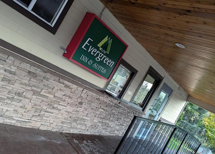 Evergreen Inn & Suites Portland (Adults Only)