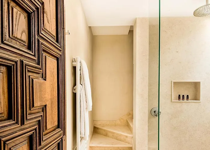 Pet Friendly hotel: Hotel Boutique Corral Del Rey