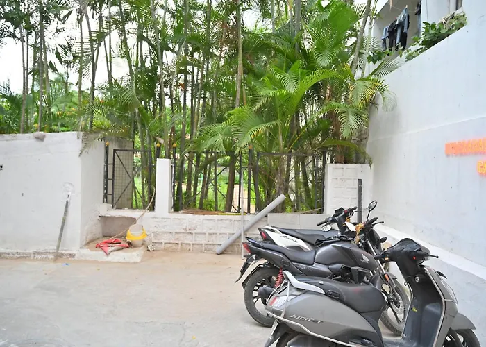 Hotels with tennis Hyderabad Wanderers Cave