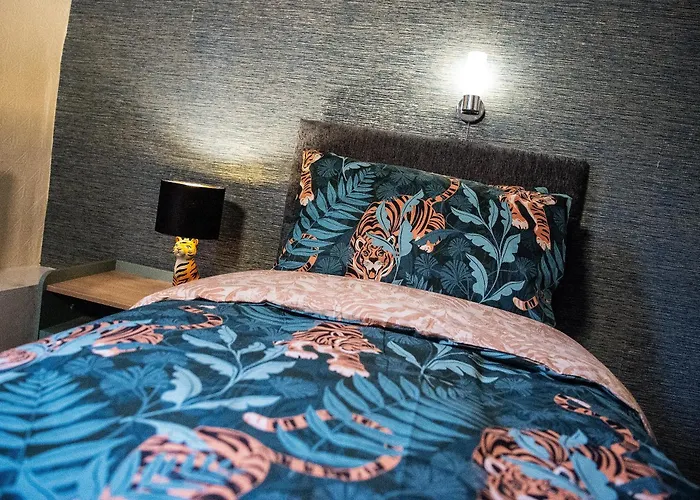 Cheap hotel: Ye Olde Vaults