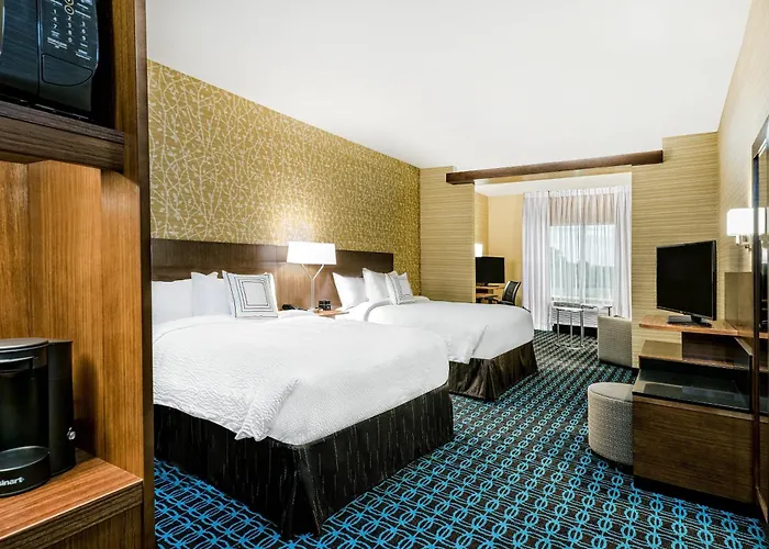 Fairfield Inn & Suites Van Canton Area