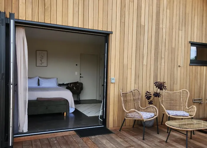 3 star hotel: Escape To Riverslea