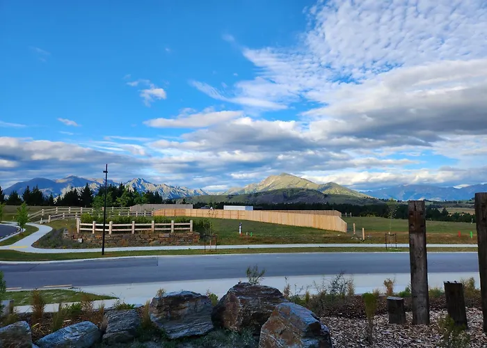 3 star hotel: Escape To Riverslea