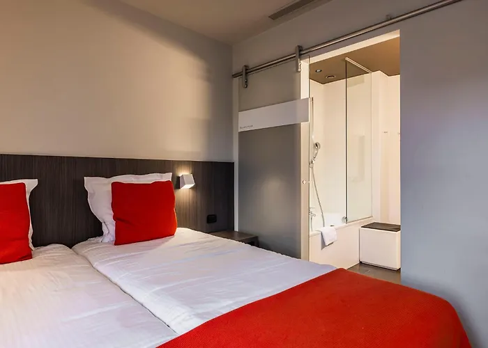 Square Hotel