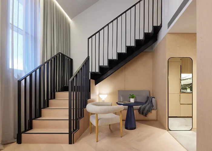 5 star hotel: Lanson Place Parliament Gardens