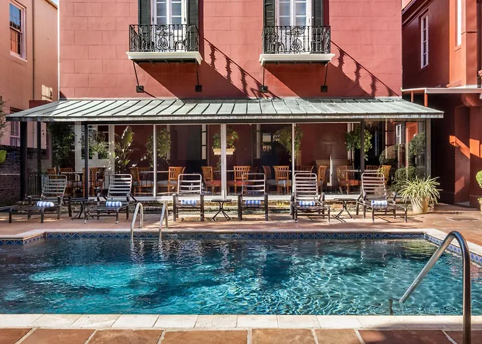 Le Richelieu Hotel In The French Quarter