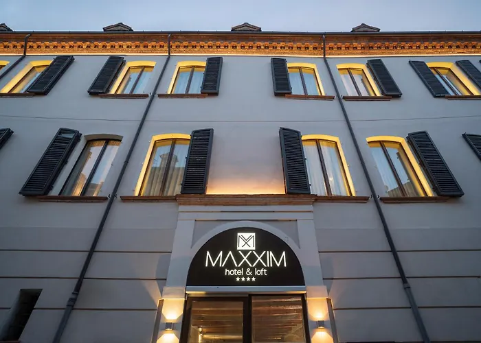 Maxxim Hotel & Loft