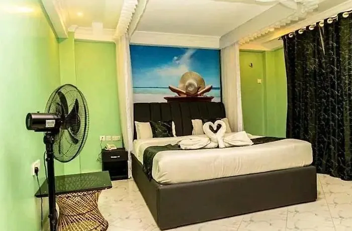 Ray Green Hotel