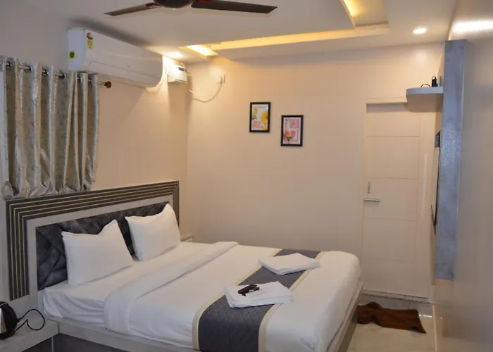 Hotels Close to Airport Dev Palace