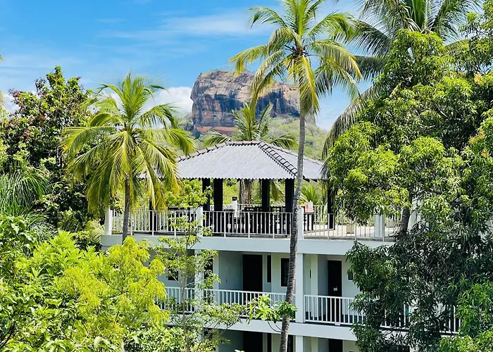 Lakmini Lodge Restaurant&Bar