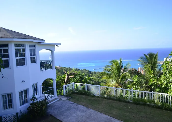 B&B only: Pink Rock Inn Bed And Breakfast