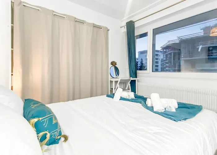 HOMEY LA COLOC BRILLANT - Colocation haut de gamme de 3 chambres uniques et privées / Proche centre-ville et transports en commun / Balcons / Wifi gratuit