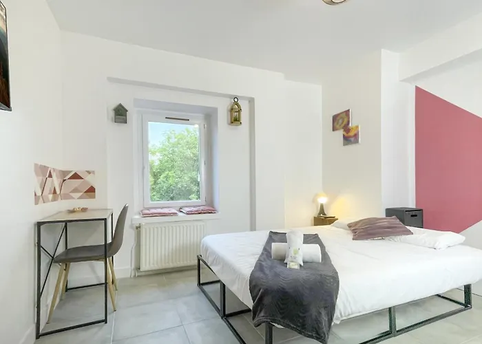 LA COLOC CHOCO - Belle Colocation en hypercentre / 5 chambres privées / Salle de bains privative / Proche Gare et Tram / Wifi et Netflix