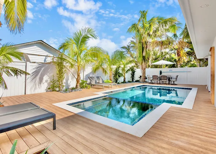 Pool Villa: Captain'S Quarters At Anna Maria Island Inn