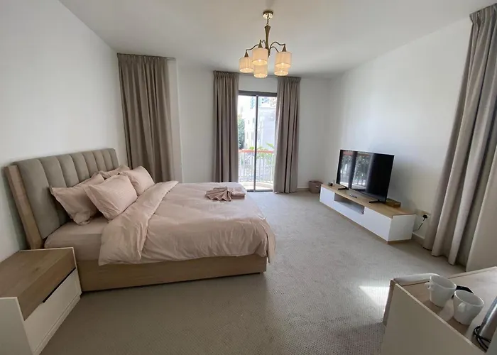 Dinar - Villa Master Bedroom