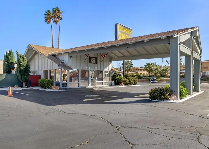 Beach hotel: Economy Inn Barstow