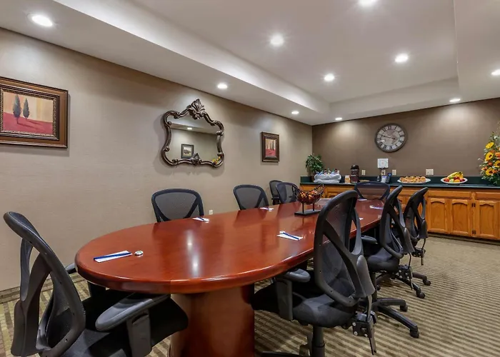 Comfort Suites Visalia - Convention Center