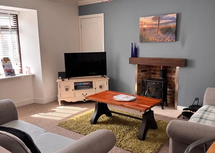 All Vacation Rentals Seaforth Cottage -Dog Friendly, Historical Fishertown, Central Location