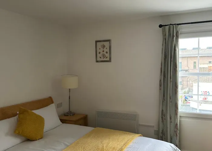 Continental Hotel With Access To Shared Kitchen