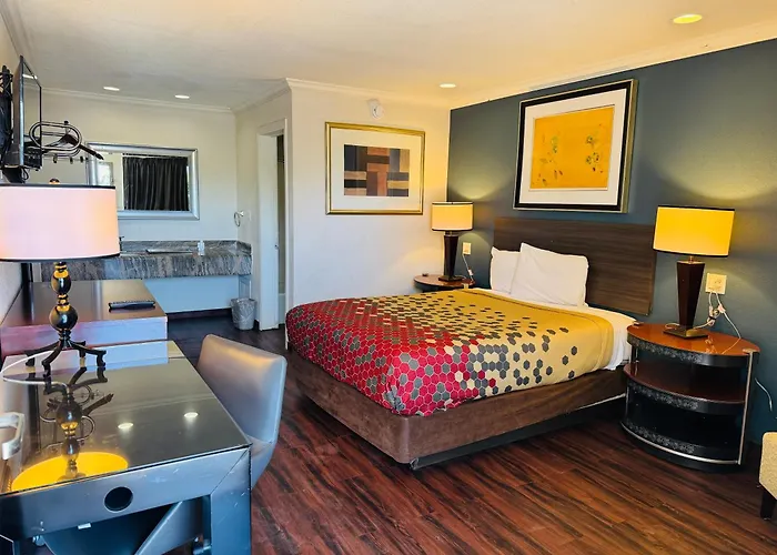 Baymont By Wyndham Bakersfield
