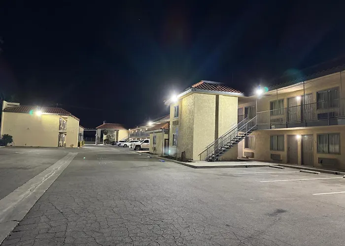 Baymont By Wyndham Bakersfield