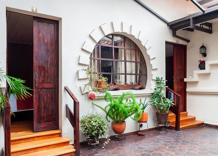 Hotel near College: Hotel Calle Angosta