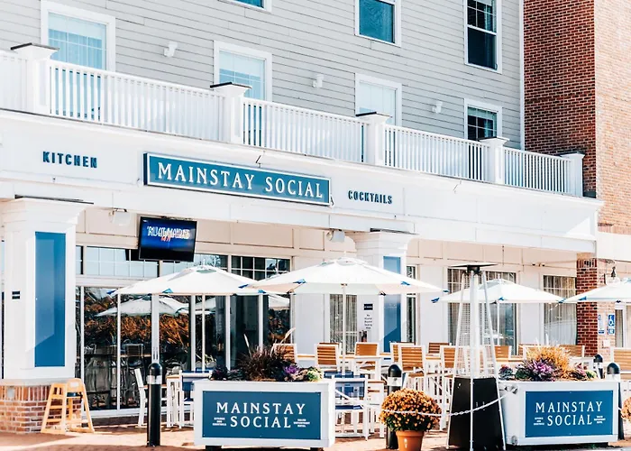 Salem Waterfront & Suites