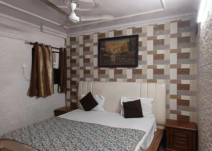 White Palace, Nizamuddin Railway Station
