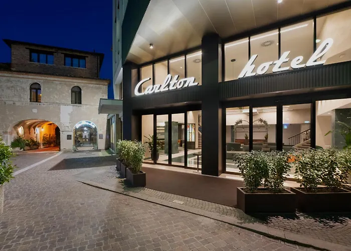 Hotel con golf: Hotel Carlton