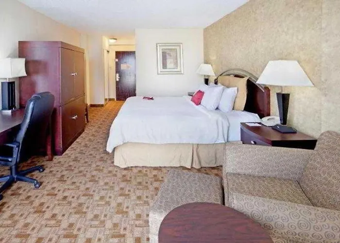 Hotel with Tennis: Radisson Hotel Austin - University