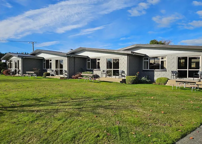 Lakeside Motel & Apartments