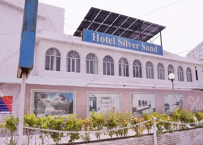 Family Hotel: Hotel Silver Sand Multan