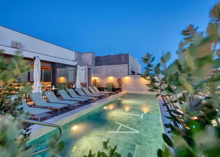 Vita Hotel & Rooftop