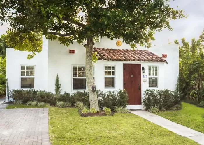 Casa Blanca - Chic Spanish-Style Cottage With Private Courtyard