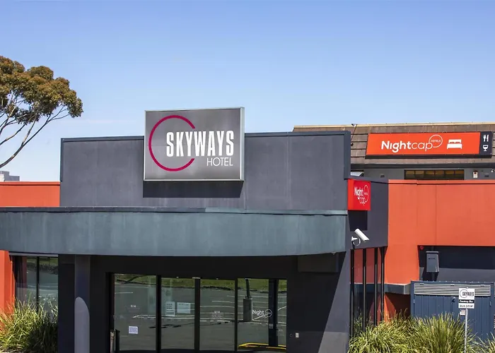 Hotel: Nightcap At Skyways Hotel