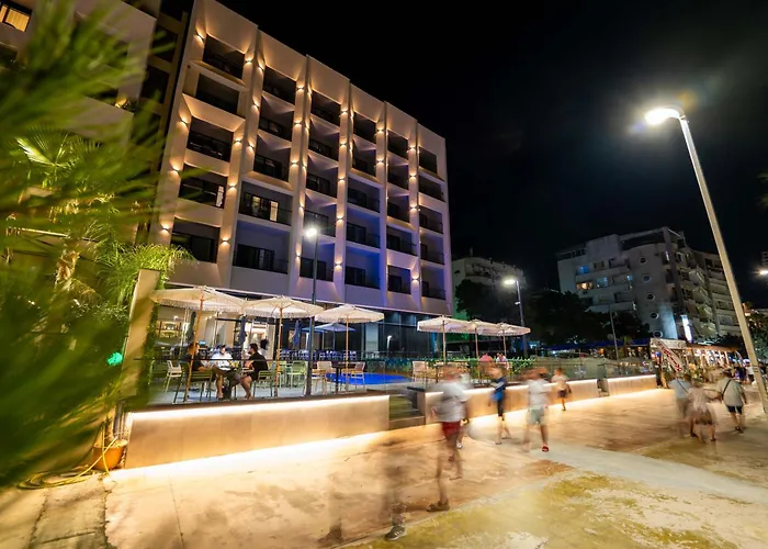 Aks Hotel