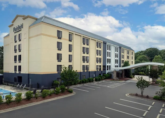 Pet Friendly hotel: Fairfield Inn And Suites By Marriott Winston Salem/Hanes