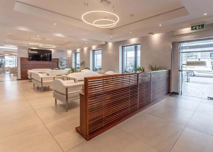 Hotel Con Piscina Club - Fronte Mare Con Depandance Adiacente