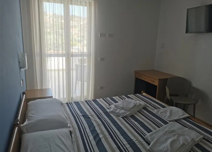  Paradise Room