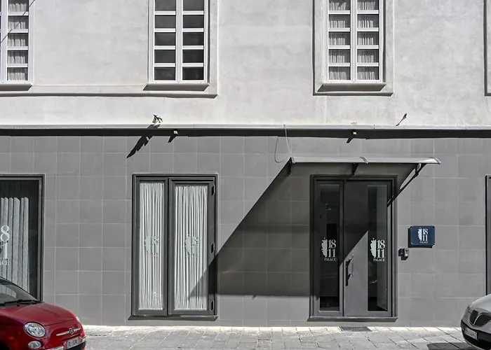1811 Palace